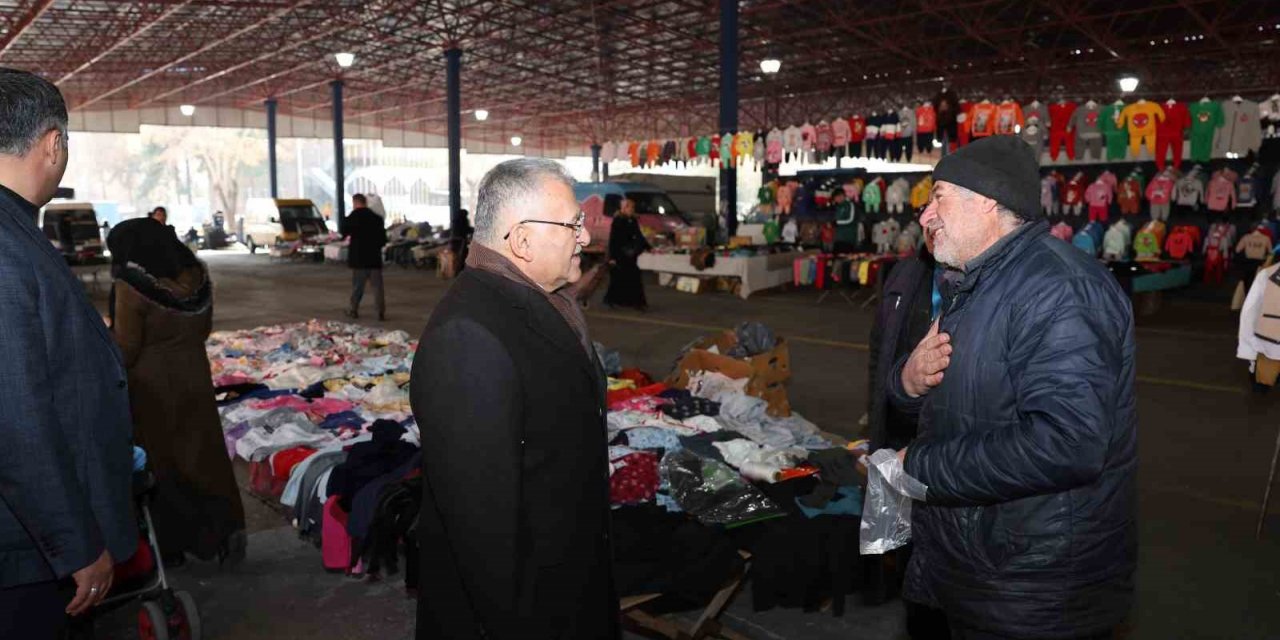 Başkan Büyükkılıç, pazarcı esnafı ve vatandaşlarla buluştu