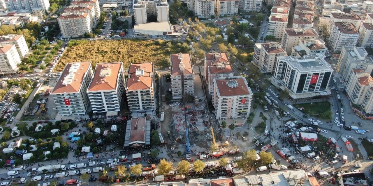 36 kişiye mezar olan apartman davasında belediye görevlileri hakim karşısında