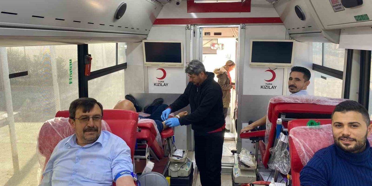 Salihlili şoförlerden kan bağışına destek