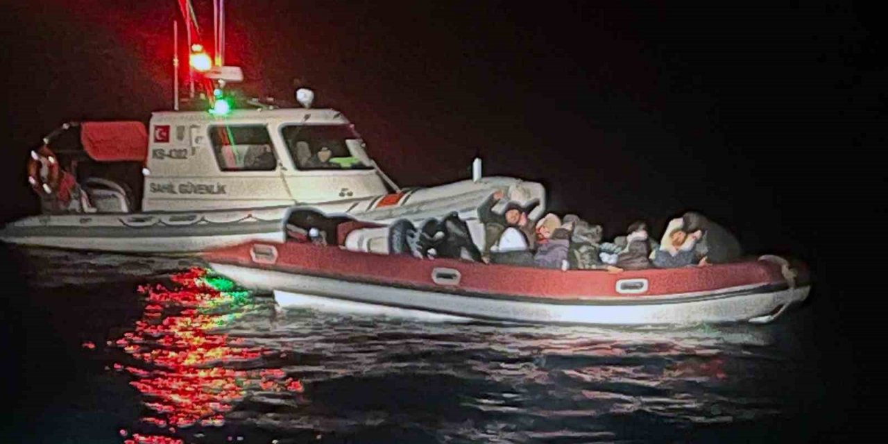 Yunanlıların ölüme ittiği 13 düzensiz göçmen kurtarıldı