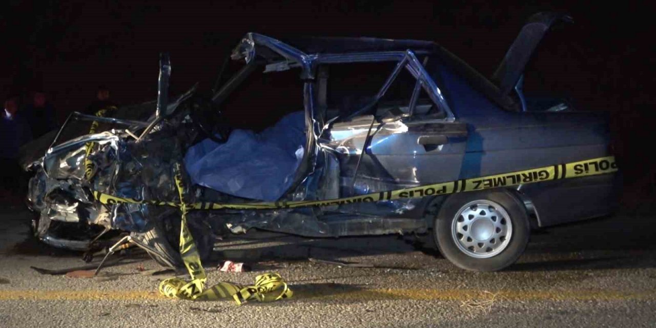 Otomobil ile kamyonet kafa kafaya çarpıştı: 1 ölü, 3 yaralı