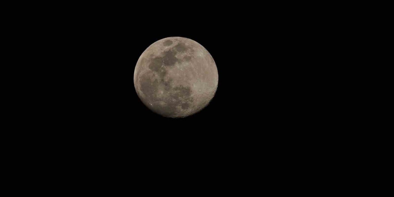 Tatvan’da dolunay manzarası hayran bıraktı