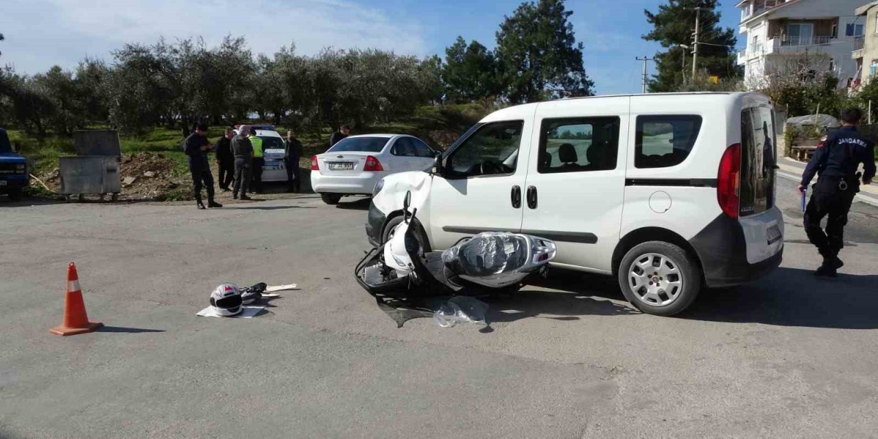 Manavgat’ta hafif ticari araç ile motosiklet çarpıştı: 1 yaralı