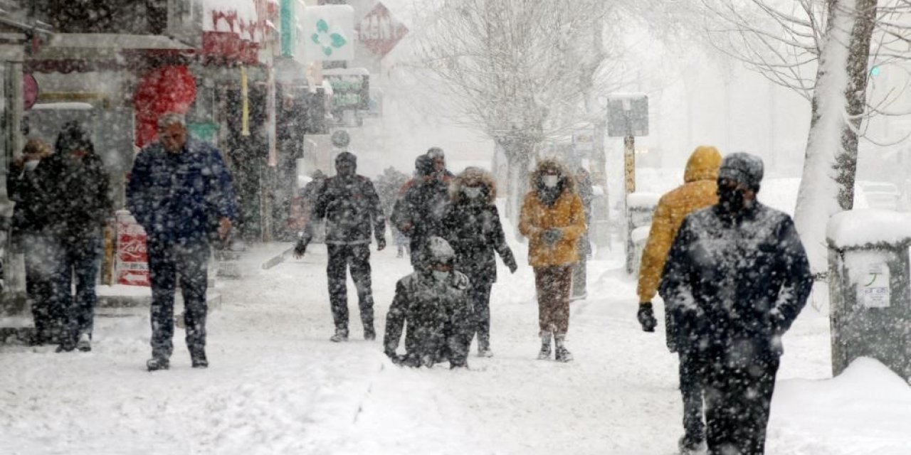 Karlı ve buzlu yolda yürümenin püf noktaları