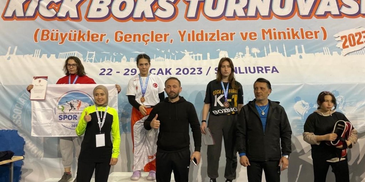 Rakiplerine ringi dar ettiler