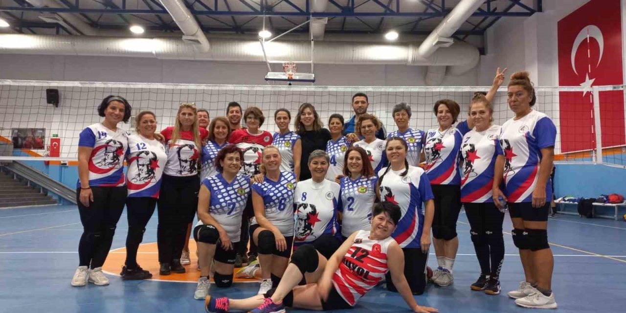 Köyceğiz kadın voleybol takımları Cumhuriyet Kupası’na hazırlanıyor