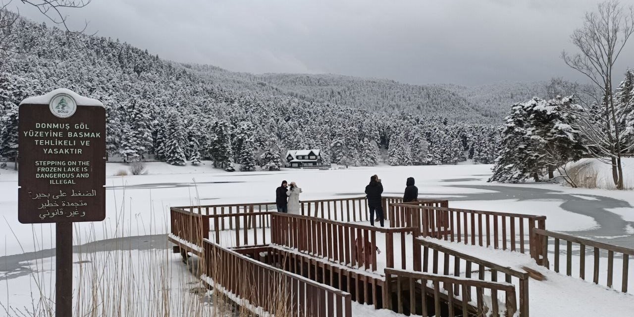 Bolu’nun incisi Gölcük buz tuttu