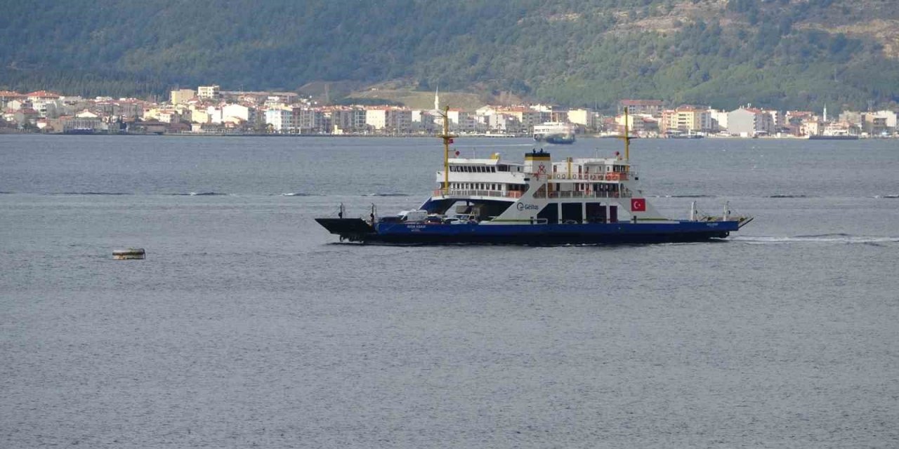 Bozcaada ve Gökçeada’ya beklenen fırtına nedeniyle 2 gün tüm feribot seferleri iptal edildi