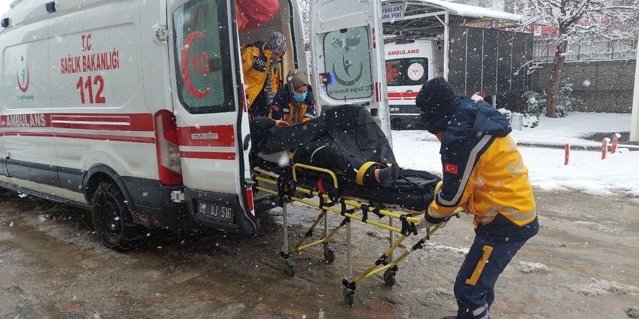 Çatıdaki karı temizlerken düştü