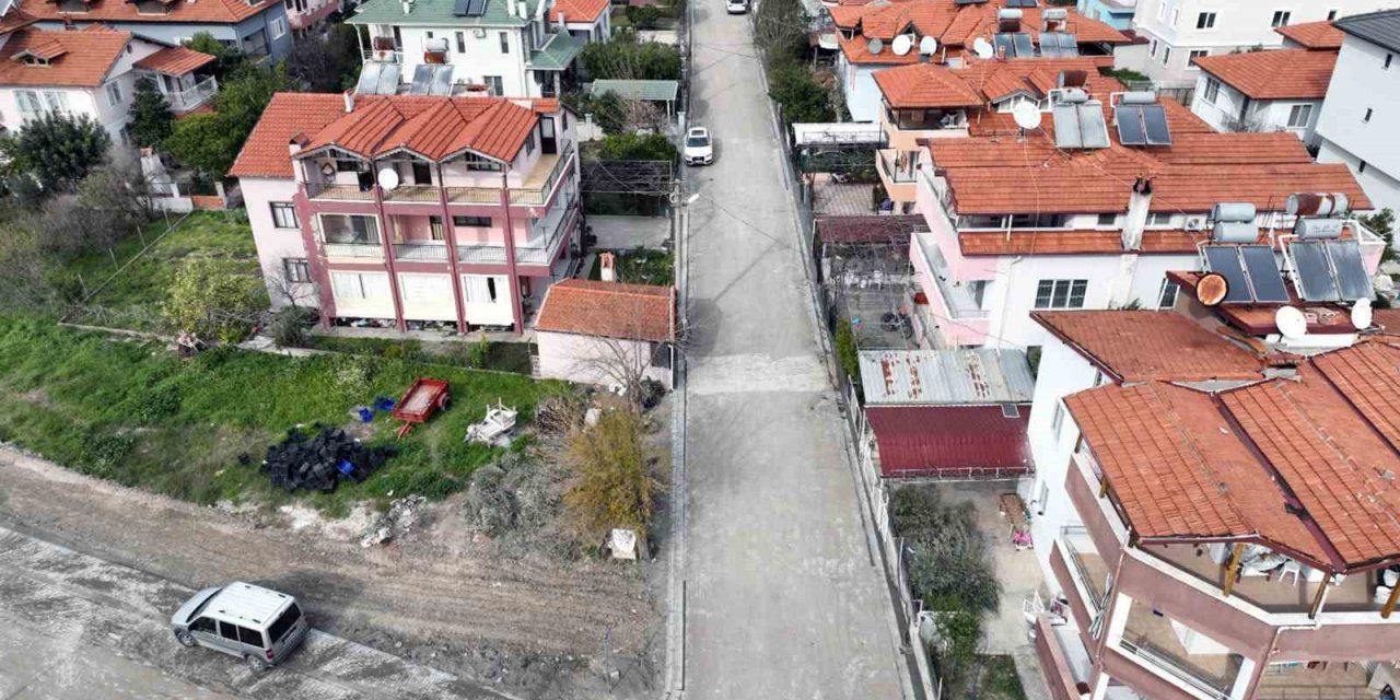 Ortaca’da yollara kilit parke kaplama çalışmaları sürüyor