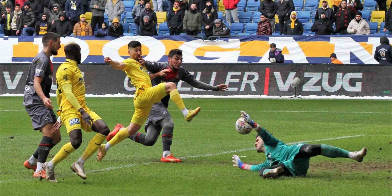 Spor Toto Süper Lig: MKE Ankaragücü: 0 - Fatih Karagümrük: 1 (İlk yarı)