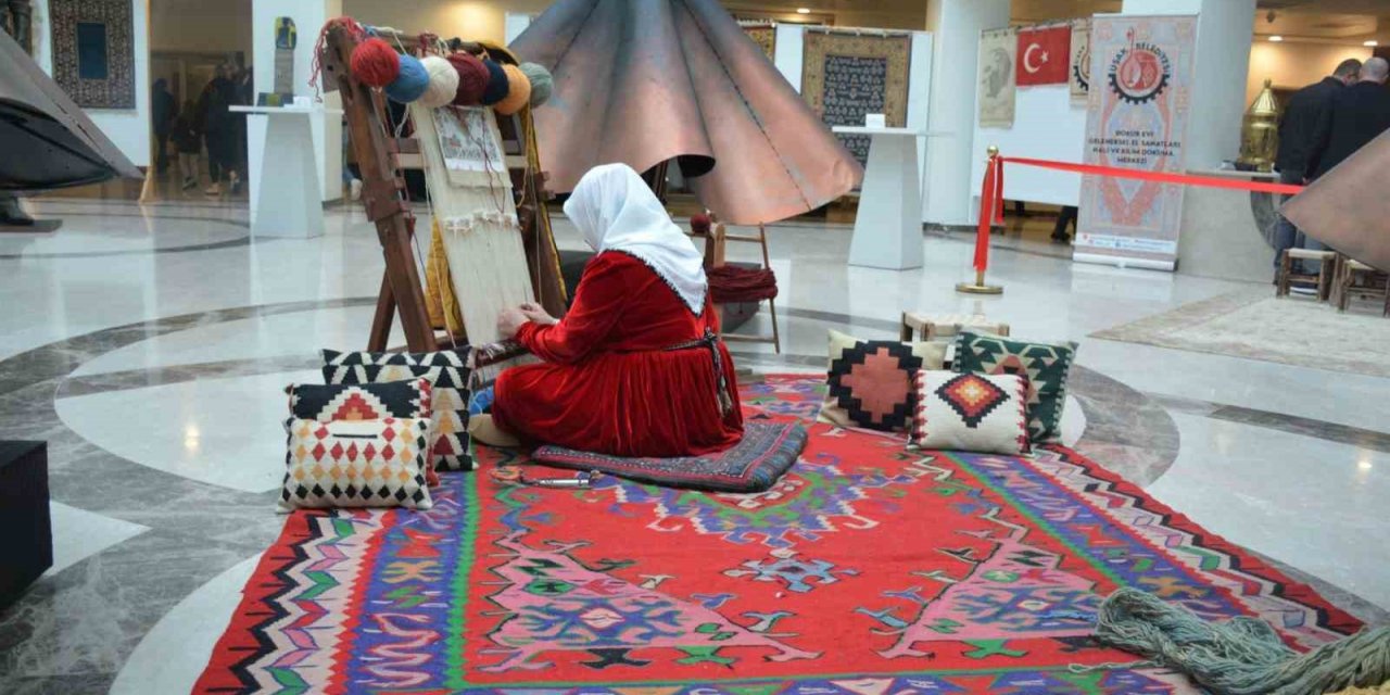 Dünyaca ünlü el yapımı halılar Uşak Halı Sergisi’nde sanatseverlerle buluştu