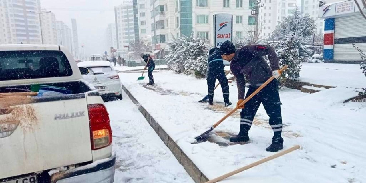 Kayapınar Belediyesi karla mücadele başlattı