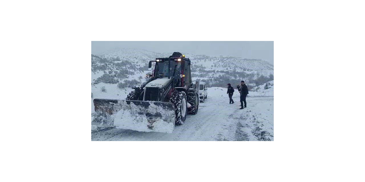 Kar yağışından dolayı yolda kalan bir grup vatandaş kurtarıldı