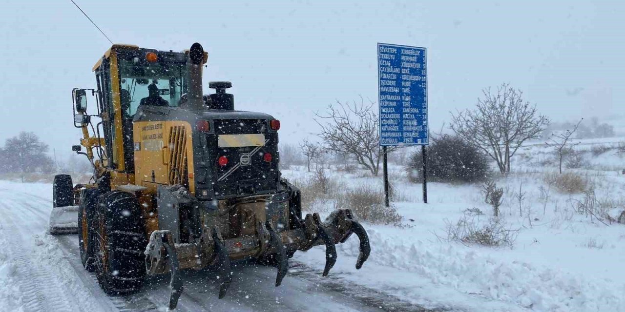 Mardin’de yolu kapanan 172 mahalle için ekipler çalışıyor