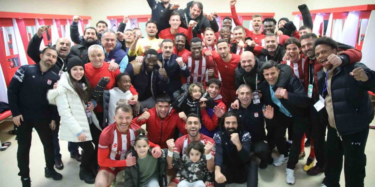 Sivasspor’dan galibiyet pozu