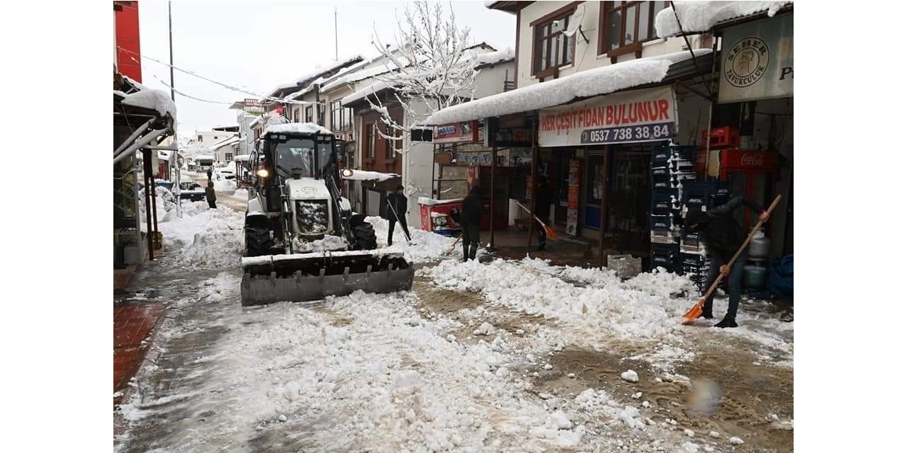 Pütürge’de 7/24 kar nöbeti