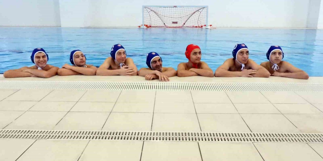 Kepez’in su topu takımı yarı finale kaldı