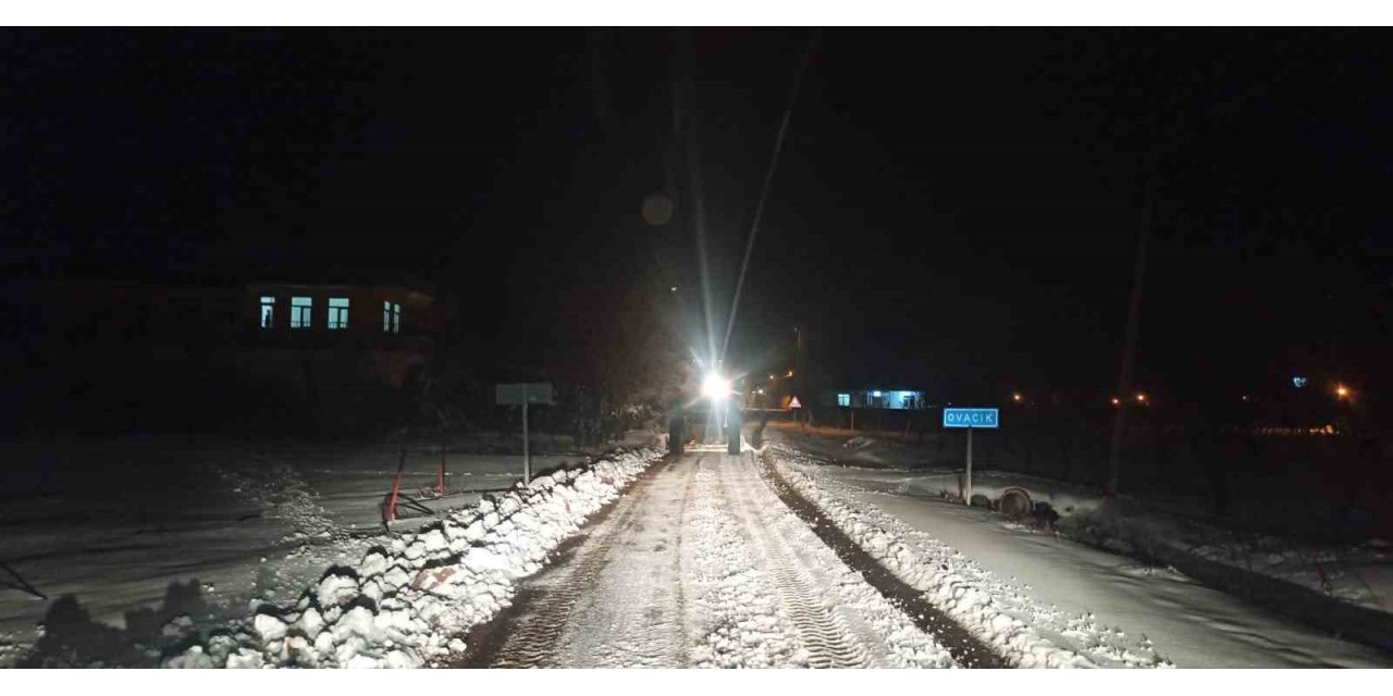 Şanlıurfa’da karla mücadele gece boyu devam etti
