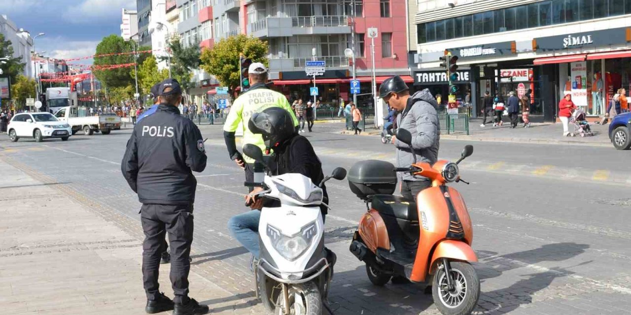 Uşak’ta bin 81 sürücüye para cezası kesildi