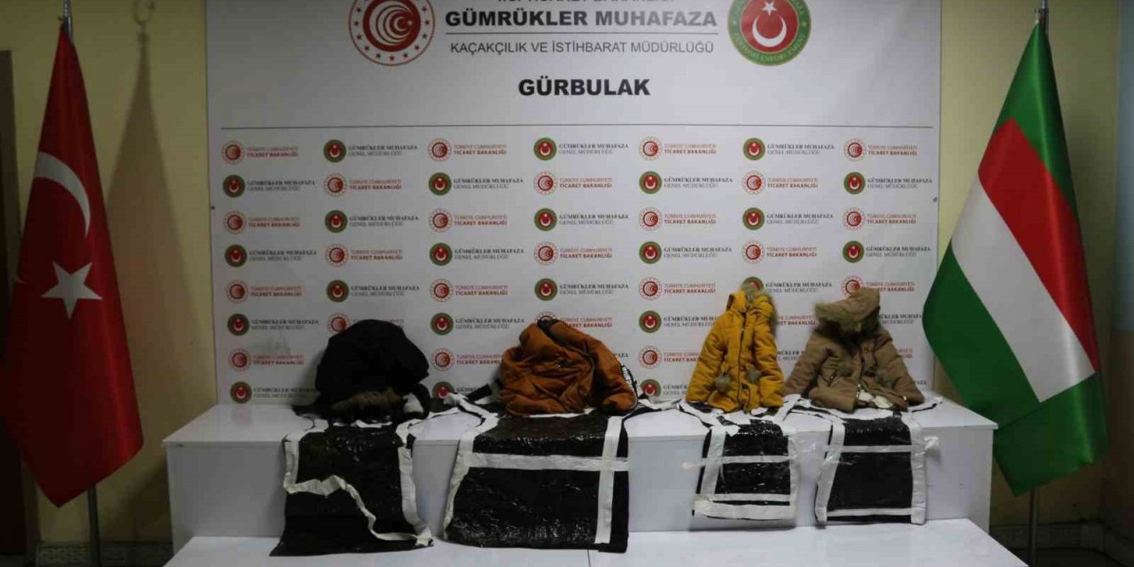 Gümrük Kapısı’nda çocuk montuna saklanmış uyuşturucu ele geçirildi