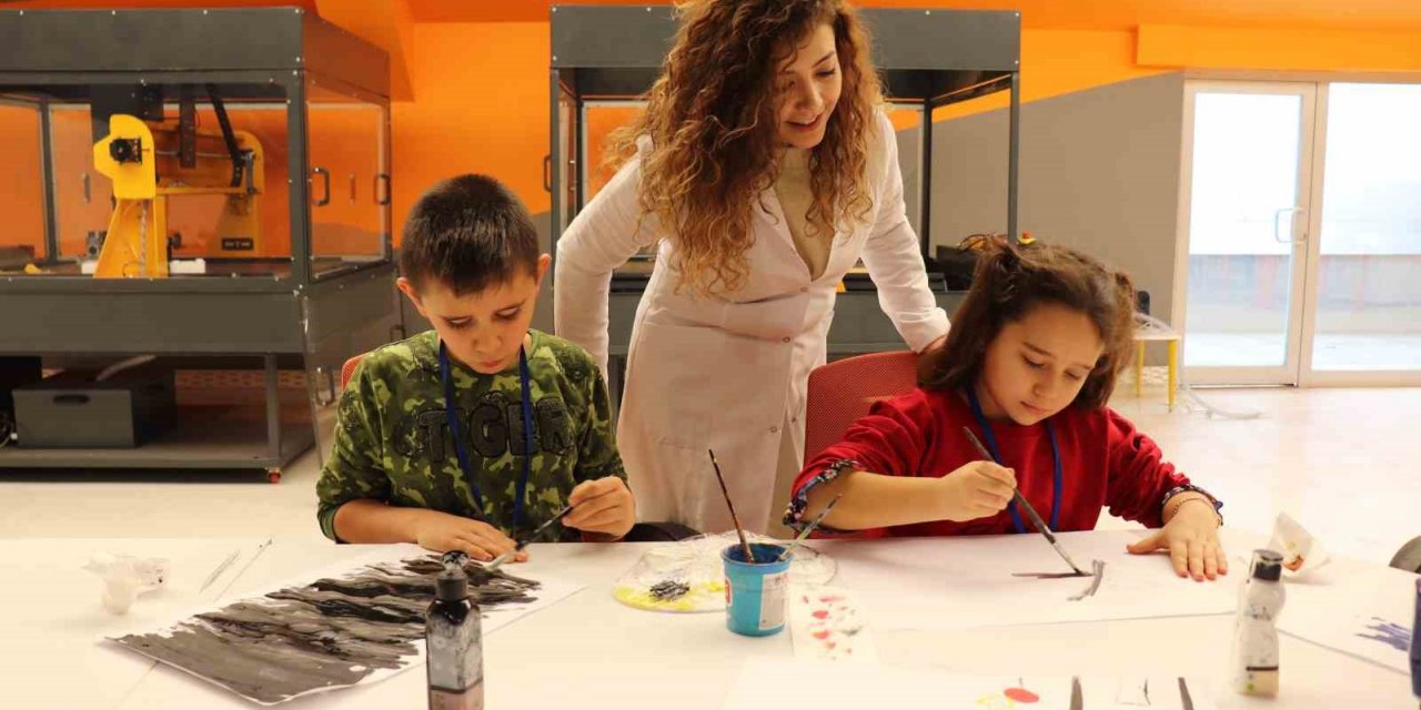 Çocuklar büyükşehir ile ’bilim’ dolu tatil geçirdi