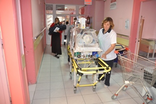 Hastane seyyar kuvöz icat etti