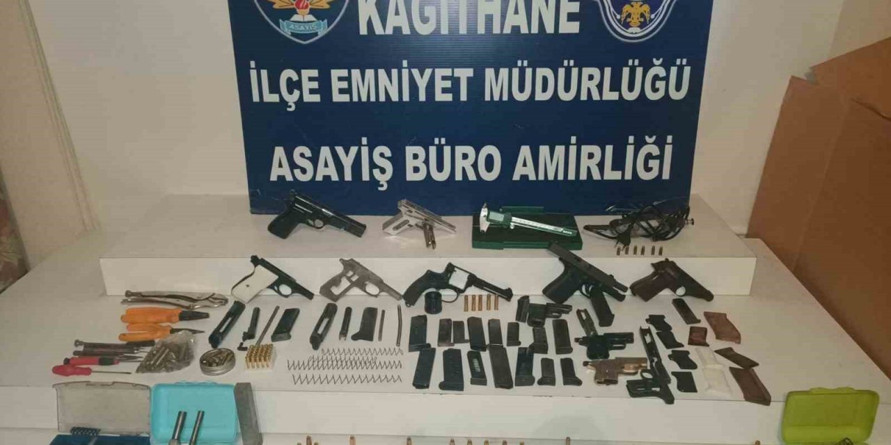 Kağıthane’de polisin baskın düzenlediği ev silah imalathanesi çıktı