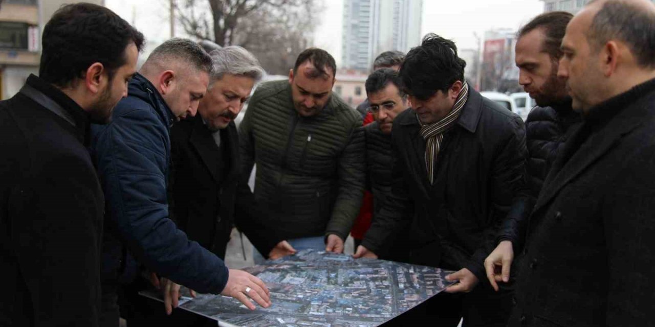 Başkan Dr. Palancıoğlu: “Yaptığımız çalışmalarla bu yaz farklı bir Hunat Mahallesi olacak"