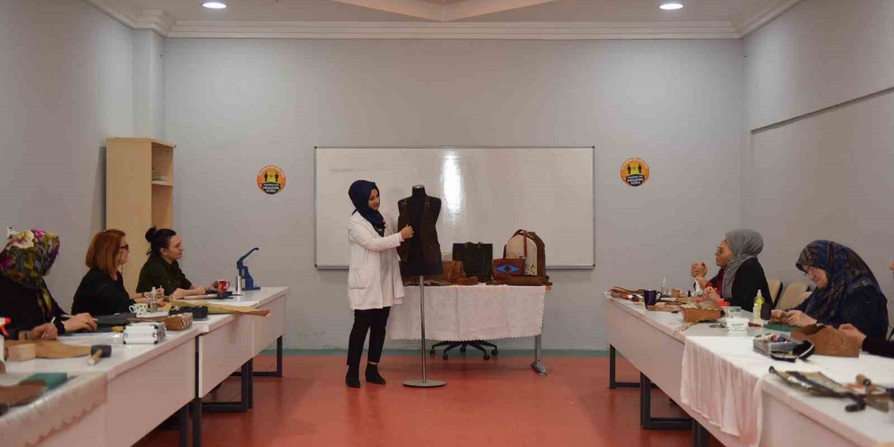 Yıldırım’da deri sanatının incelikleri öğretiliyor