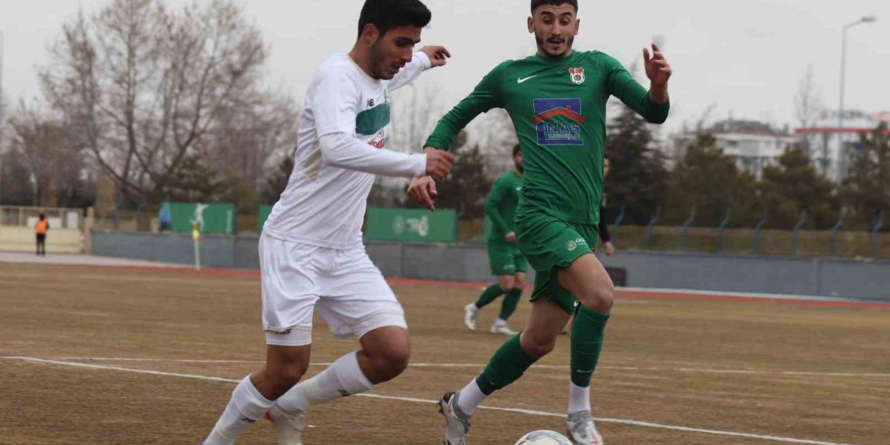 TFF 3. Lig: 1922 Konyaspor: 0 - 1954 Kelkitspor: 3