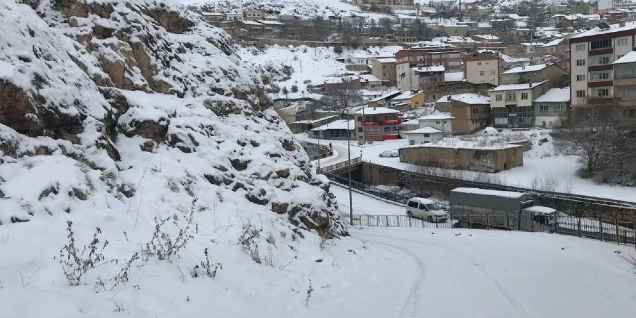 Bayburt’ta eğitime kar tatili