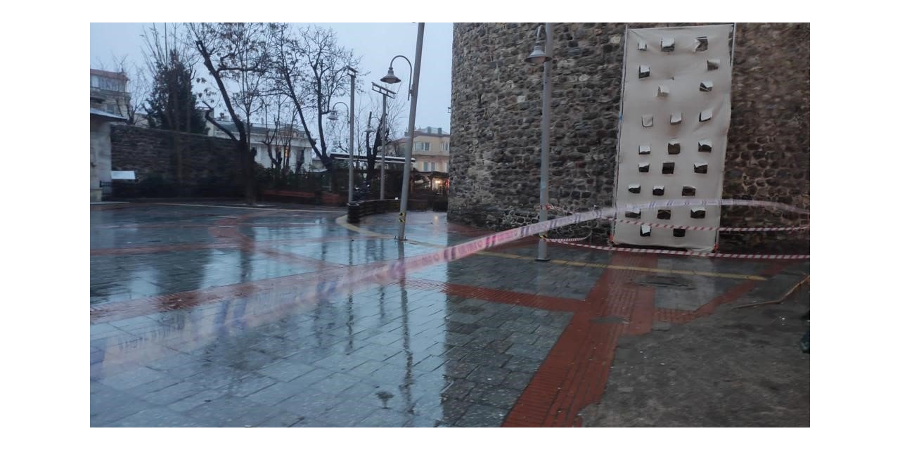 Galata Kulesi’ndeki demirler rüzgardan hasar gördü