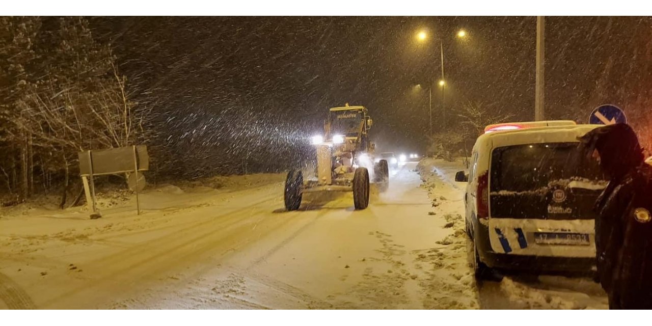 Yenice’de karla mücadele çalışmaları aralıksız sürüyor