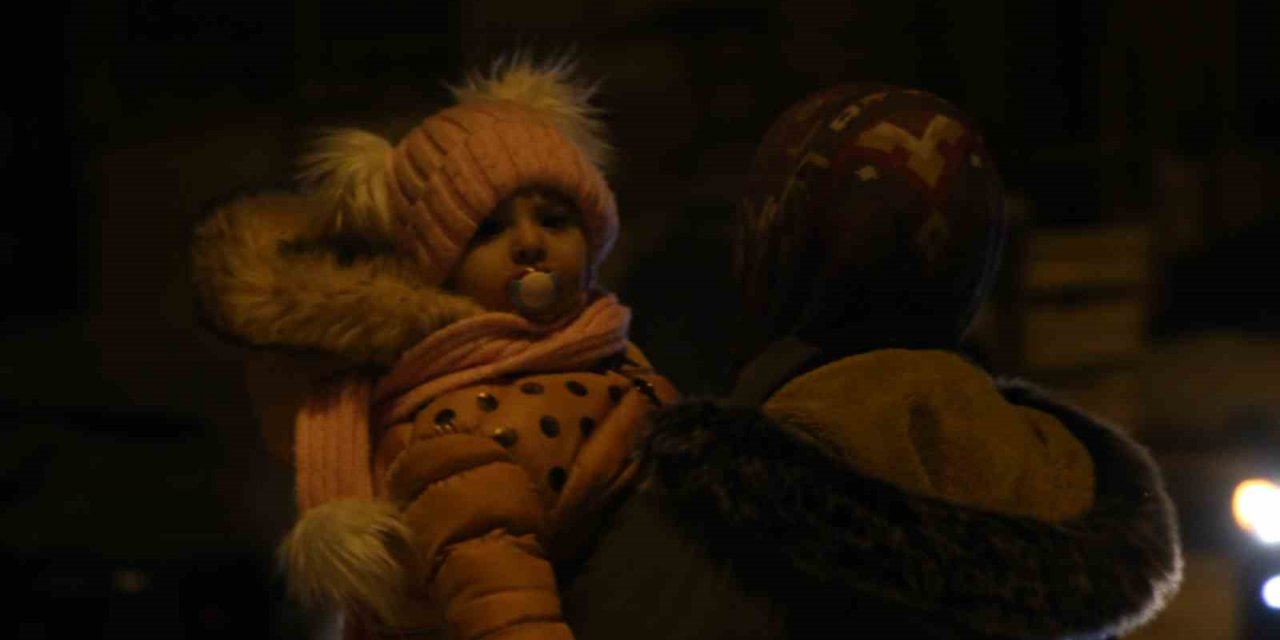 7.4’lük depremi hisseden Elazığlılar korku dolu anları anlattı