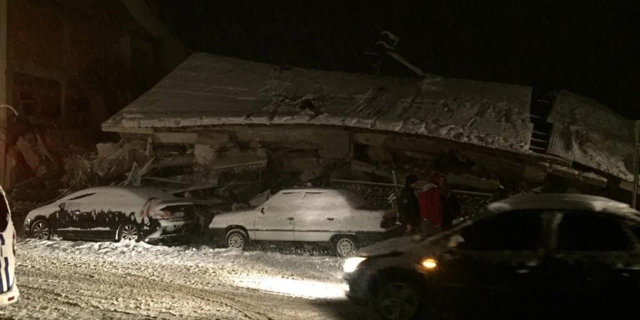 Adana Tufanbeyli’de 2 katlı bina yıkıldı, kurtarma çalışması sürüyor