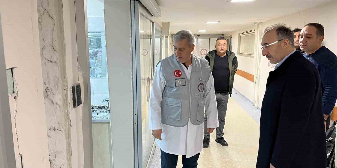 7.4’lük depremde Fırat Üniversitesi Hastanesinde sıva çatlakları oluştu