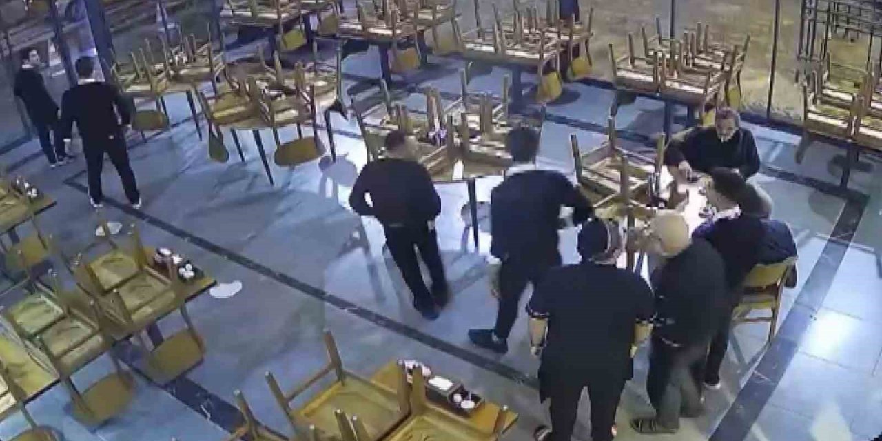 Deprem anı ve vatandaşların paniği kamerada