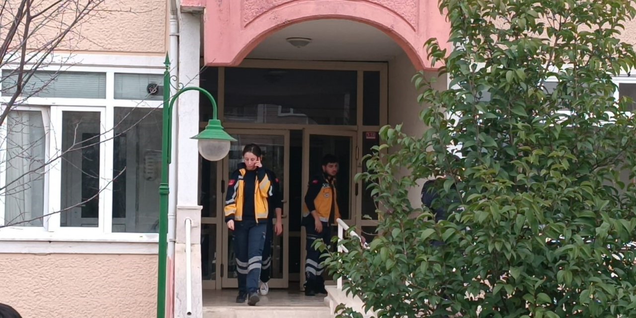 Yalnız yaşayan yaşlı adam evinde ölü bulundu