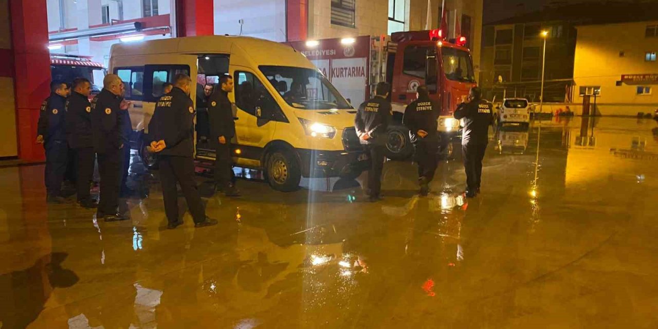 23 Kasım’da depremi yaşamış Düzce’den ekipler yola çıktı