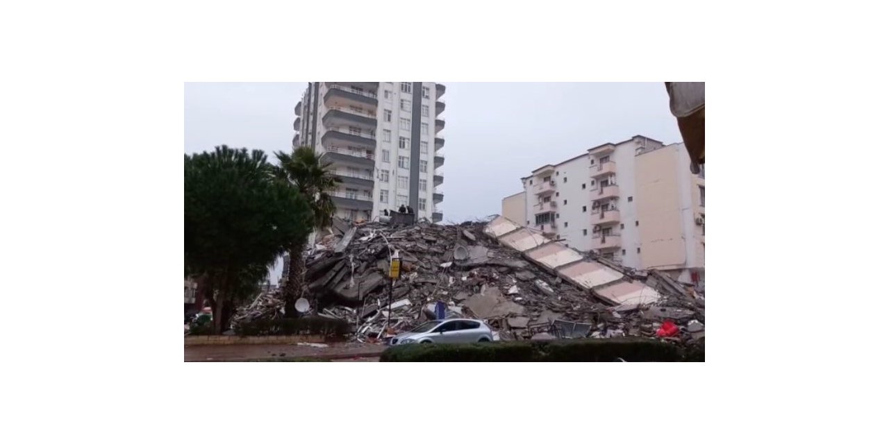 Adana’da 11 bina yıkıldı, 10 kişi hayatını kaybetti