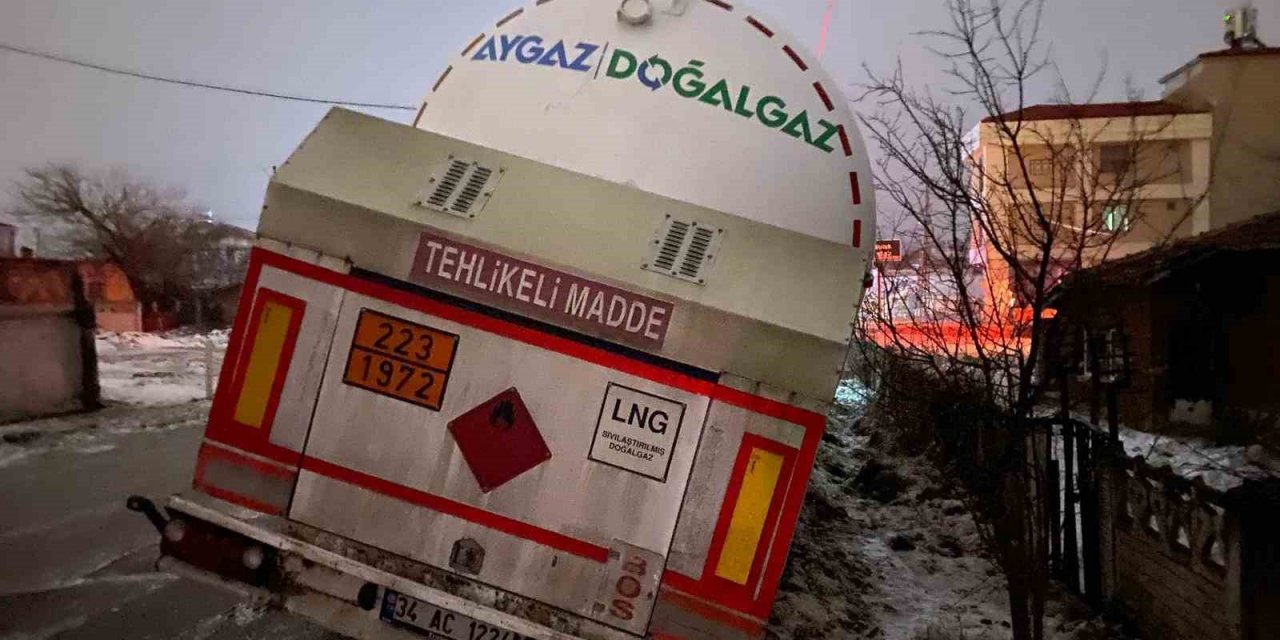 LPG yüklü tanker devrildi