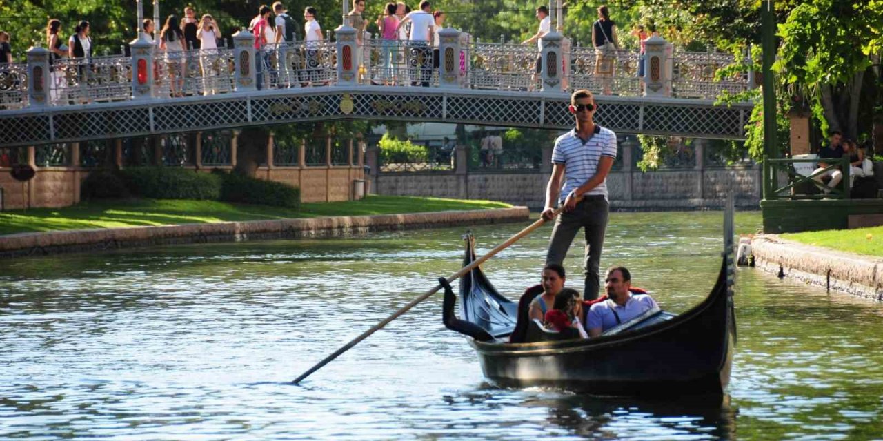 Eskişehir’in nüfusu 14 bin kişi arttı