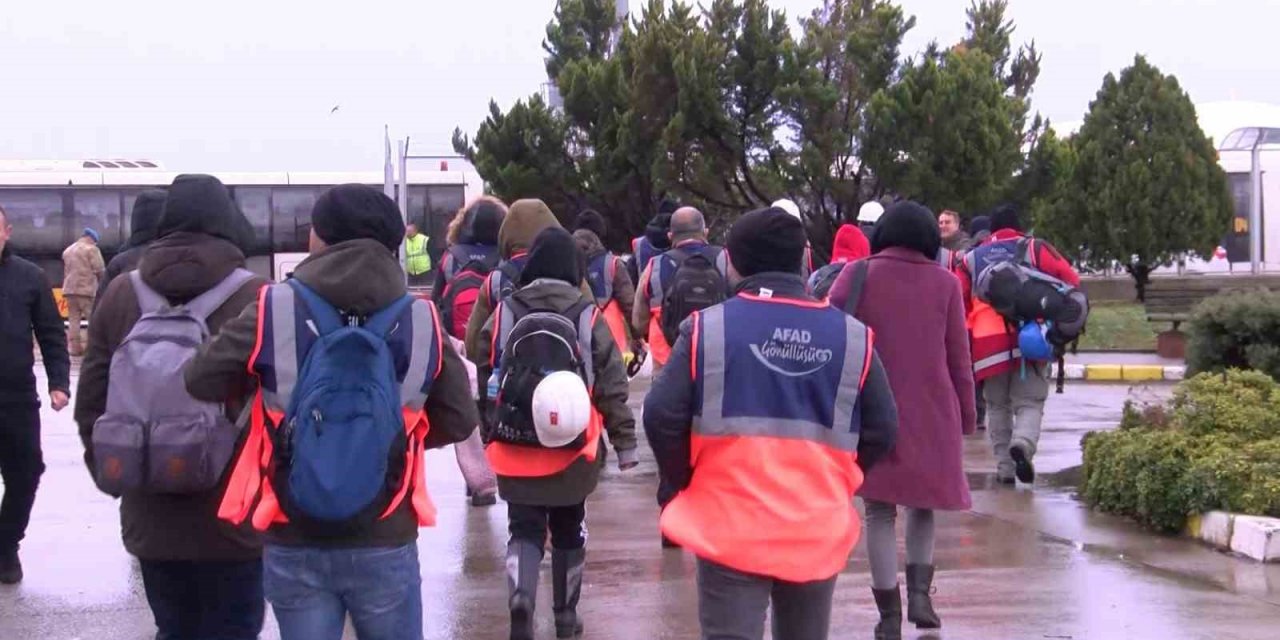 700 kişilik arama kurtarma ekibi, Sabiha Gökçen Havalimanı’ndan deprem bölgesine gitti