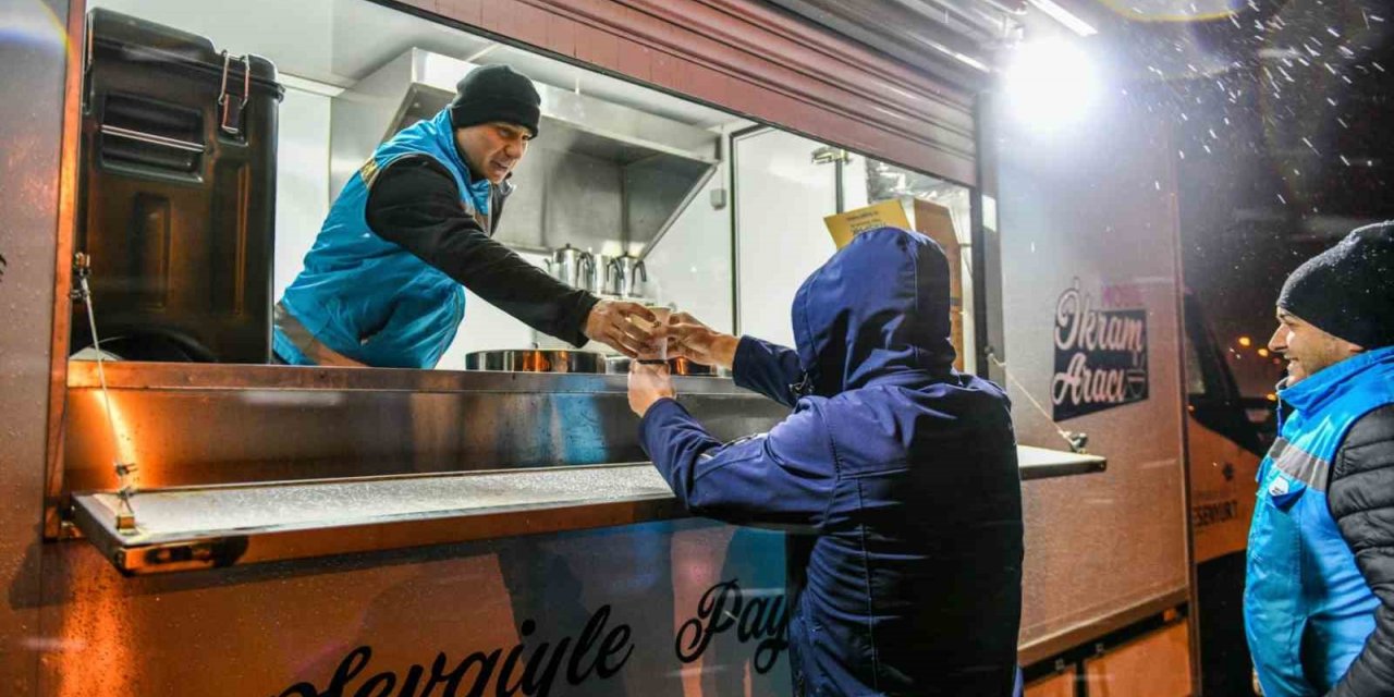 Kışla mücadele çalışmalarında Esenyurt’ta 740 personel görevlendirildi