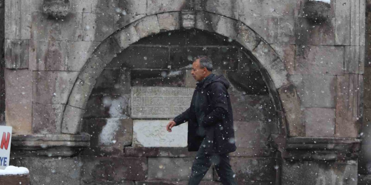 Kayseri beyaza büründü