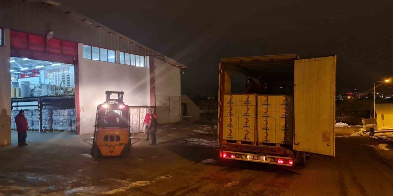 Türk Kızılay’ı Manisa Şubesinden deprem bölgesine aralıksız sevkiyat