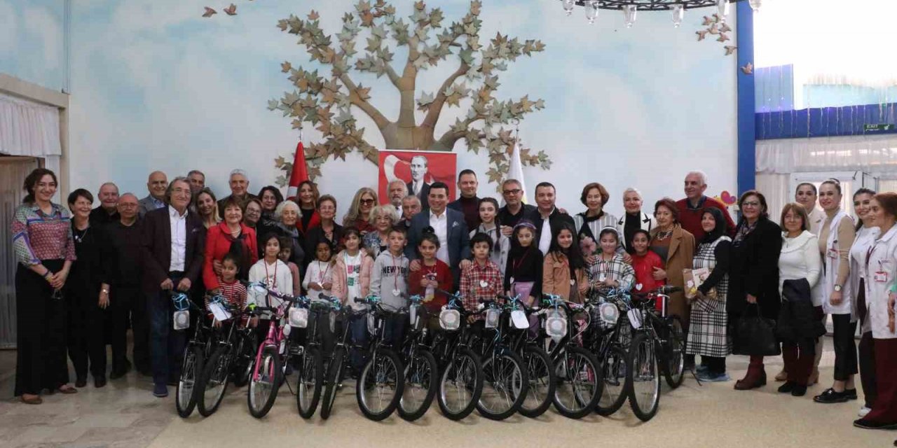 Başarılı öğrencilere 17 bisiklet