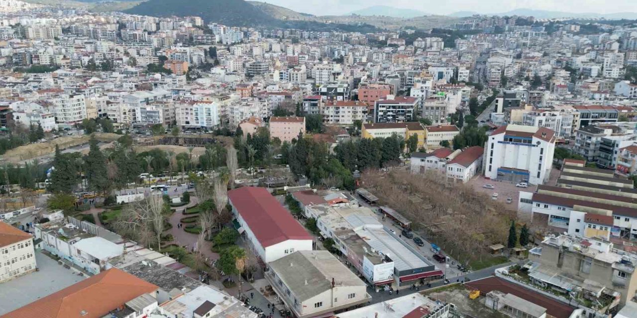 Kuşadası Belediyesi’nden kent meydanı açıklaması
