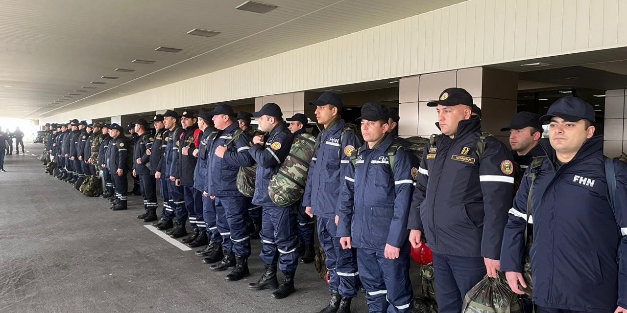 Azerbaycan’dan 400 kişilik arama kurtarma ekibi, Türkiye’deki afet bölgesine doğru yola çıktı